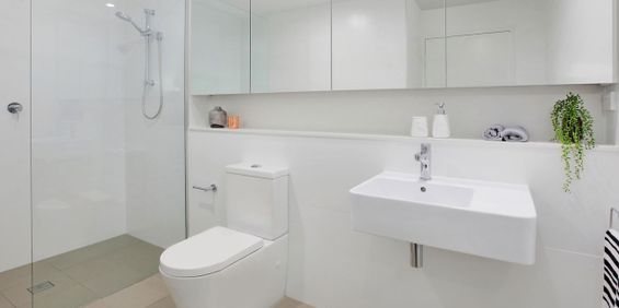 Modern 2 Bedroom + Study! - Photo 3