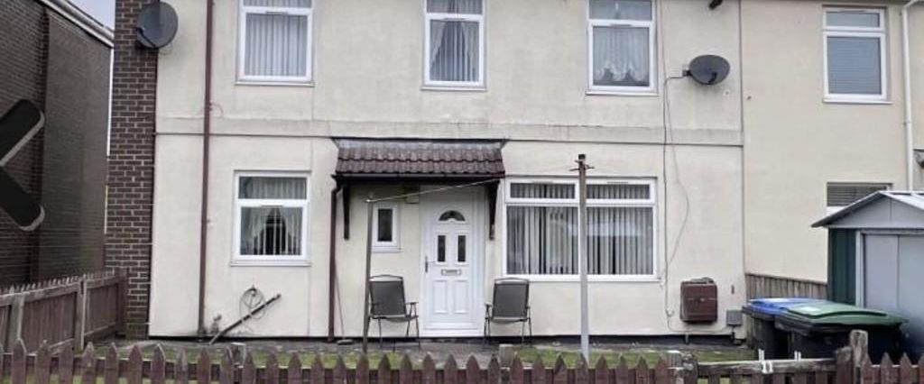 3 bedroom semi-detached house to rent - Photo 1