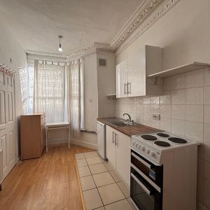 Studio Flat, Buckingham Road, NW10 - Photo 2