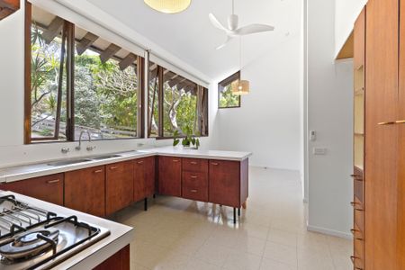 Light-Filled Family Home in a Prime Village-Side Location - Photo 2