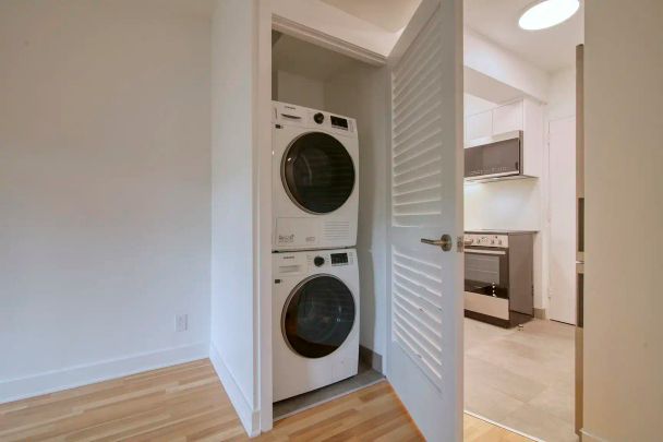 3455 Aylmer — 1 Bedroom - unit 204 - Photo 1