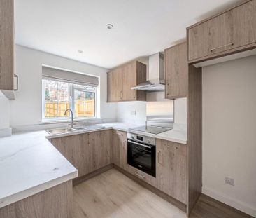 3 bedroom semi-detached house to rent - Photo 4