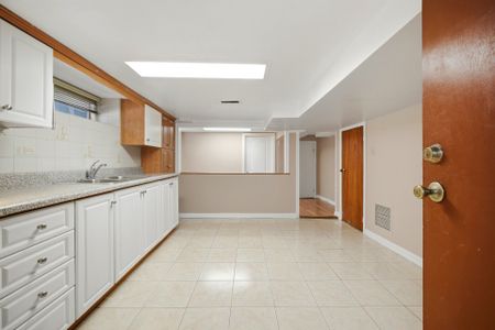 For Lease - 2000 Dufferin Street Unit# 2, Toronto, Ontario - Photo 2