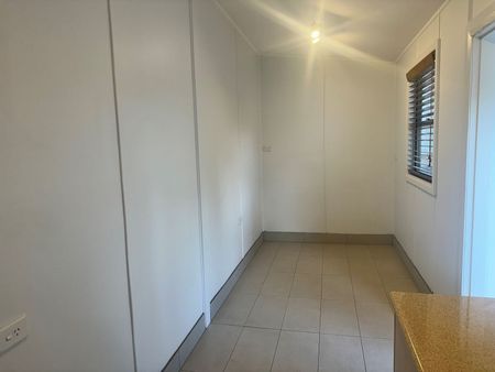 TASTEFULLY RENOVATED FAMILY HOME - Photo 3