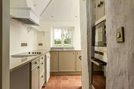 Grade II listed Cotswold stone cottage with one bedroom annexe. - Photo 4