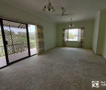 Well presented 4 bedroom family home, just 300m to the heart of town - Photo 1