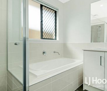 Low Maintenance 3 Bedroom Modern Home!! - Photo 3