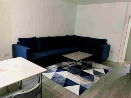 1 Beds 2 Baths - Photo 3