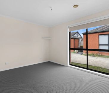 Well-Presented Unit Steps from Shops & Transport - Photo 5