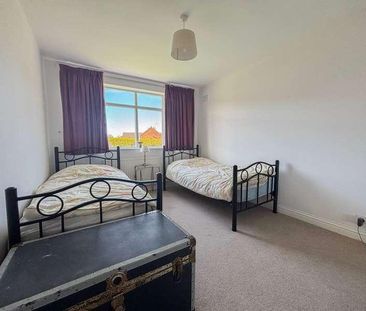 Laburnum Avenue, Kenilworth, CV8 - Photo 3