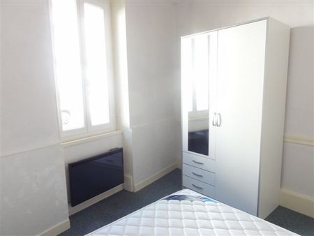 Location Appartement 2 pièces 34m² LE CREUSOT 71200 - Photo 2