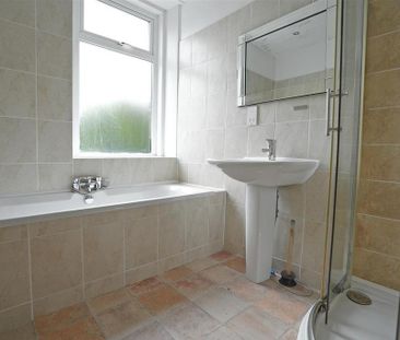 4 bedroom end of terrace house to rent - Photo 5