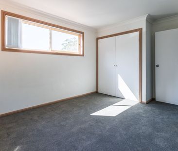 Large family home within walking distance to the water's edge - Photo 3