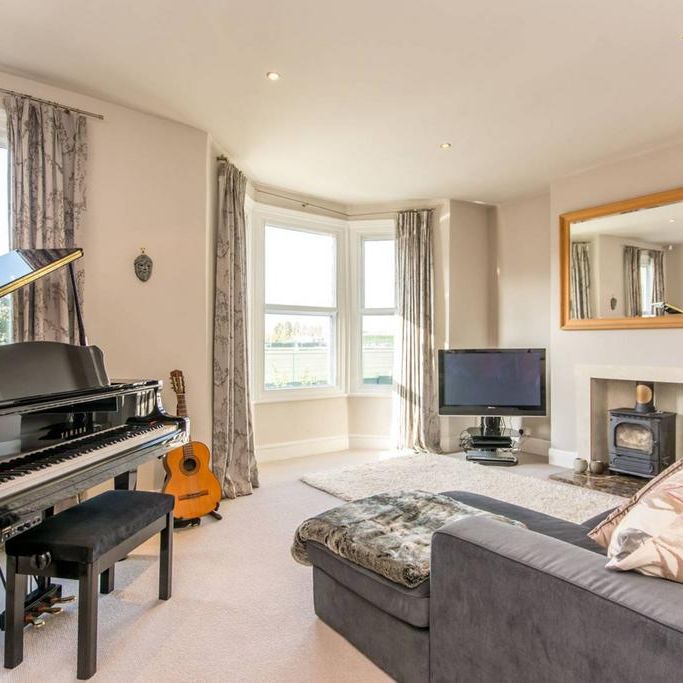 4 bedroom maisonette to rent - Photo 1