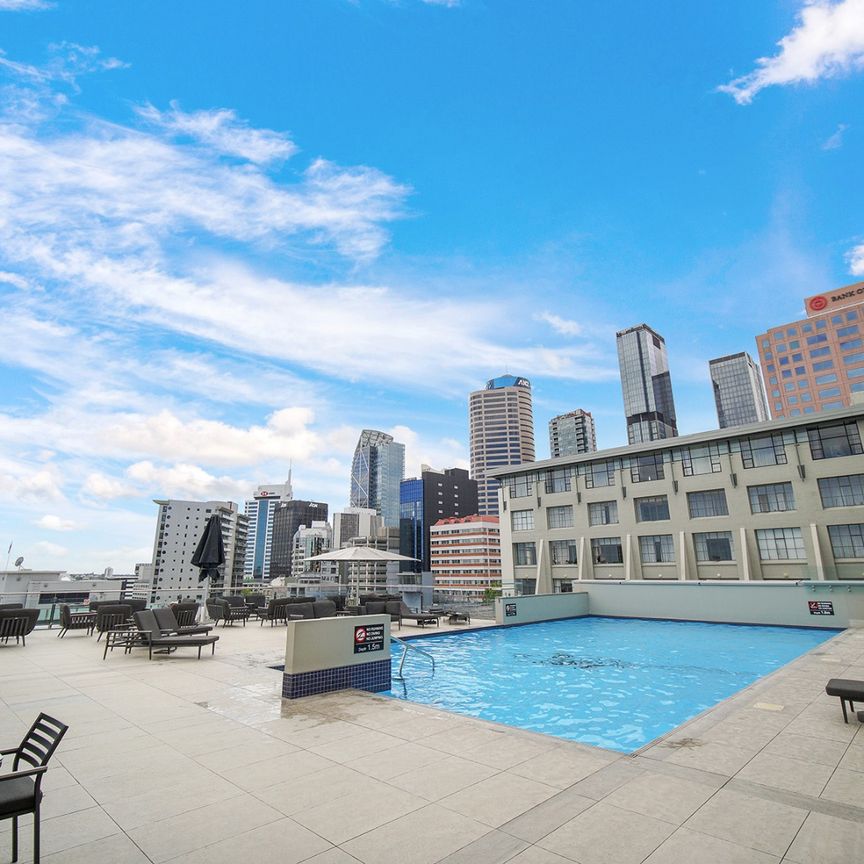 4.5 Star Hotel, Top Floor Fully Furnished Apartment - Photo 1