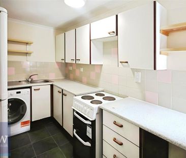 4 bedroom flat to rent - Photo 3