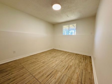 For Lease - 1448 Outlet Drive Unit# 2, Oshawa, Ontario - Photo 4