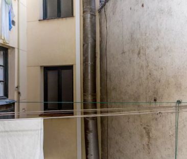 Ample room with window with street view in shared apartment, Puerta del Sol - Photo 5