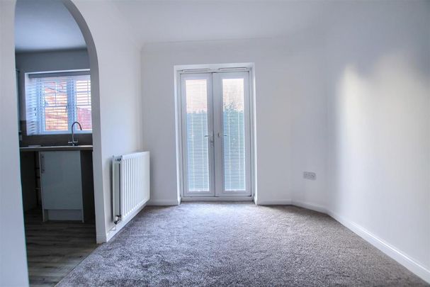 3 bedroom end of terrace house to rent - Photo 1