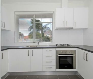 BRILLIANTLY LOCATED IN BAYSIDE! - Photo 3