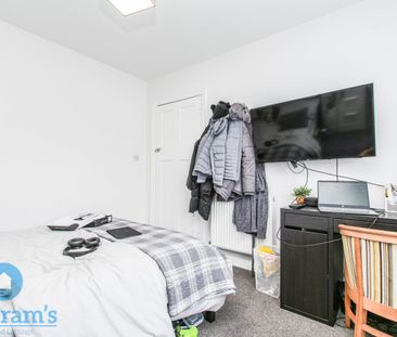 4 bed Semi-Detached House for Rent - Photo 3