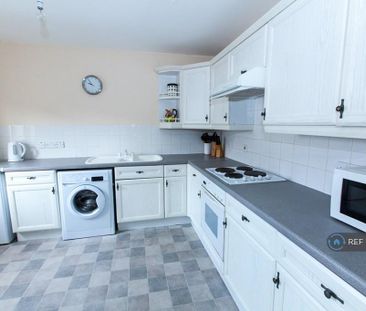 1 bedroom in a flat share to rent - Photo 1