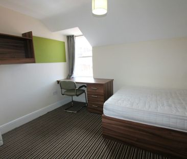 Flat to rent on - Photo 1