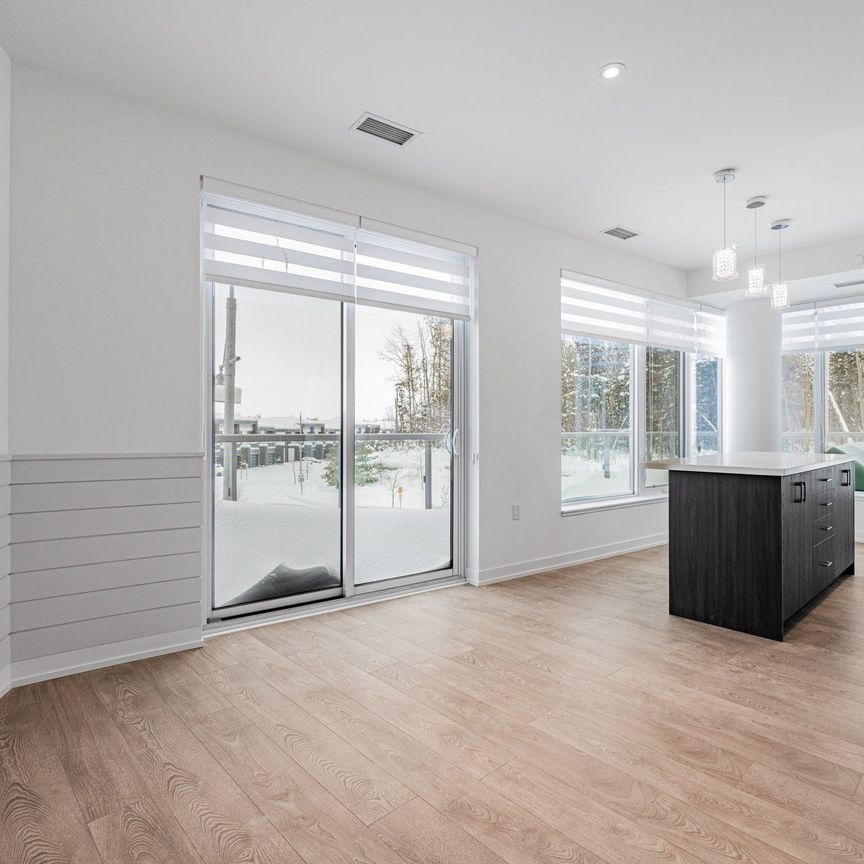 For Lease - 333 Sunseeker Avenue Unit# 260, Innisfil, Ontario - Photo 1