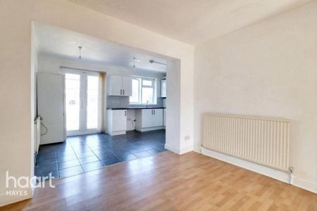 4 bedroom terraced house to rent - Photo 2