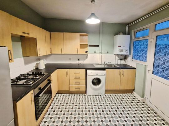 2 bedroom end of terrace house to rent - Photo 1