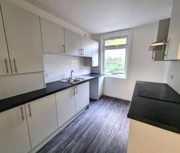 Flat to rent on - Photo 2