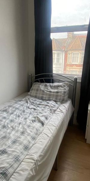 House share to rent - Photo 1