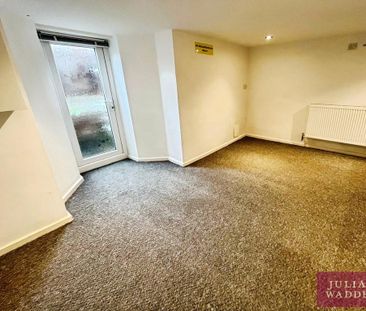 3 bedroom end of terrace house to rent - Photo 1
