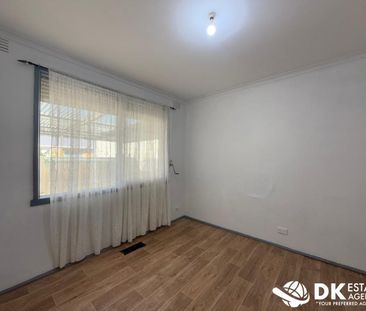 CONVENIENT LOCATION AND FRESHLY PAINTED FAMILY HOME - Photo 6