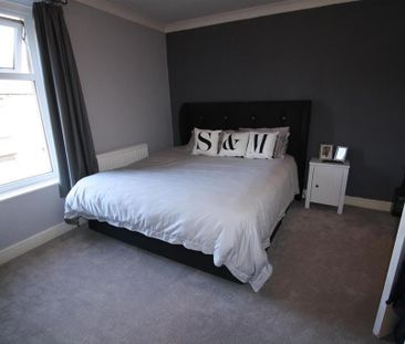 3 bedroom private hall to rent - Photo 1