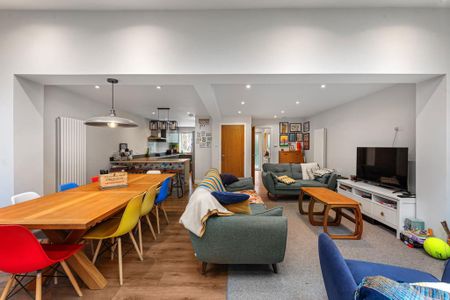 3 bedroom end of terrace house to rent - Photo 2