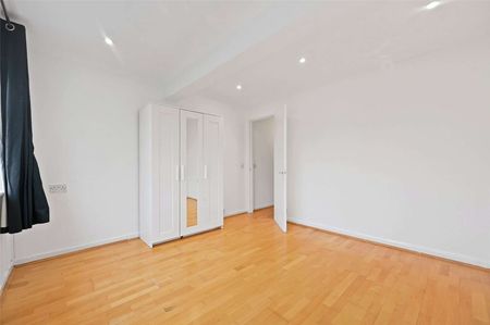 The property, situated in a convenient and popular location has three bedrooms, a reception room split into dining and living areas, a conservatory, study, kitchen and two bath/shower rooms. - Photo 4
