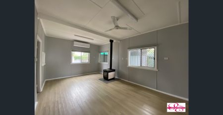 SPACIOUS RENOVATED LIVING - Photo 2