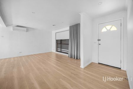 4 Tamarind Crescent, Werribee VIC, Belconnen - Photo 3