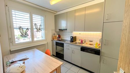 Helle und grosszügige 3.5 Zimmer-Wohnung an ruhiger Lage - Photo 3