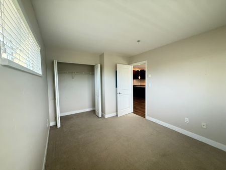 Top Floor Corner Unit – The Point at Morgan Crossing | South Surrey - 2 Bedroom | 2 Bathroom - Photo 4