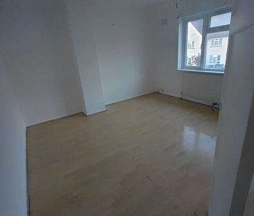 3 Bed Terraced House, Crispin Crescent, CR0 - Photo 4