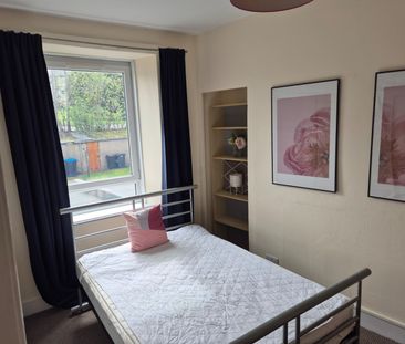 3 bedroom apartment to rent - Photo 3