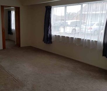 Spacious 2 bdrm house with a single secure garage - Photo 1