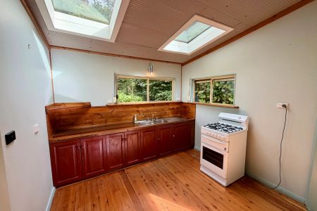 Charming Mountain Cottage in Prime Location! - Photo 3