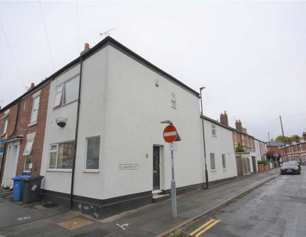 Larges Street Room 2 - Photo 1