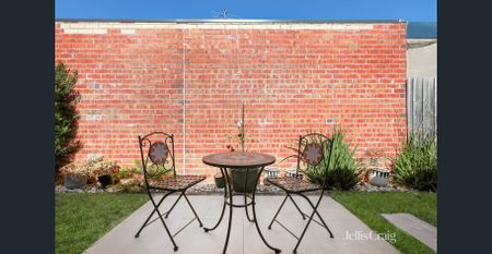 Neat As Pin - Photo 3