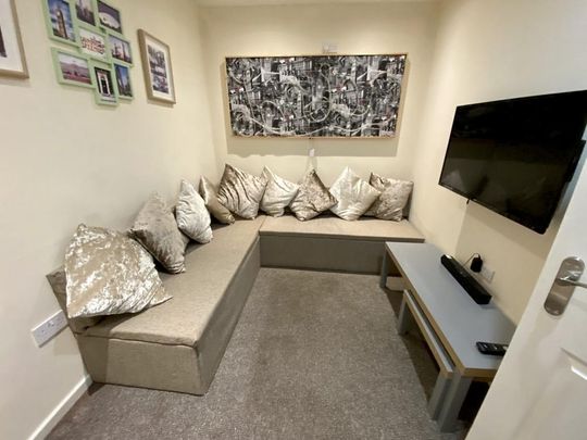 1 bedroom in a house share to rent - Photo 1