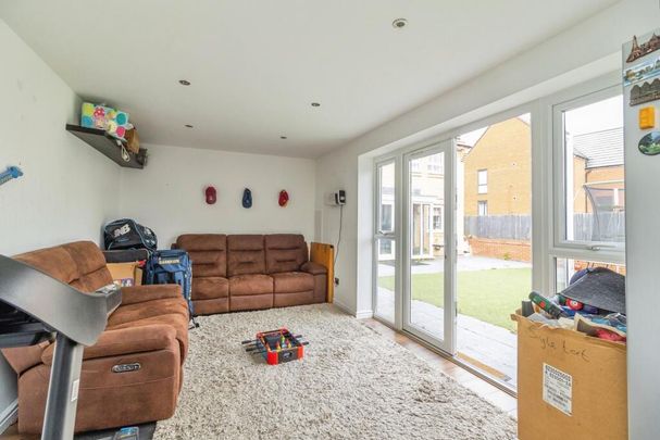4 bedroom detached house to rent - Photo 1