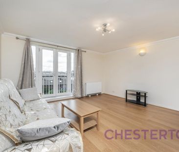 2 bedroom flat in London - Photo 1